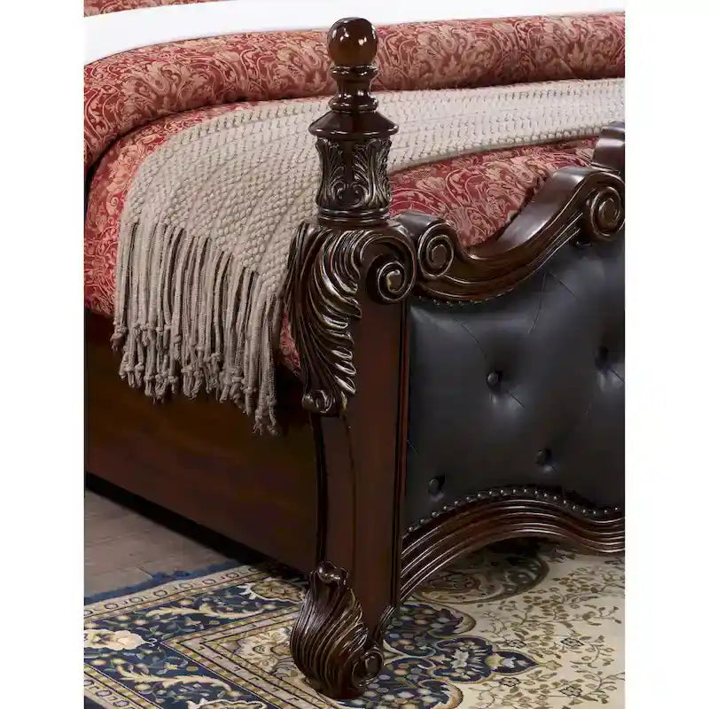 Lit à panneaux quatre-poteaux Eugène en similicuir touffeté à boutons, de style traditionnel