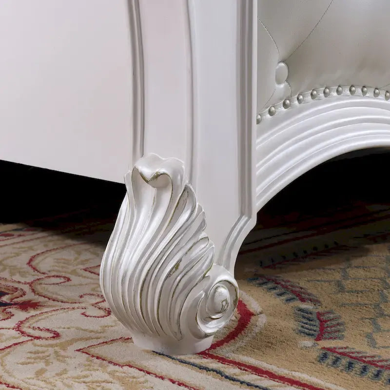 Lit à panneaux quatre-poteaux Eugène en similicuir touffeté à boutons, de style traditionnel