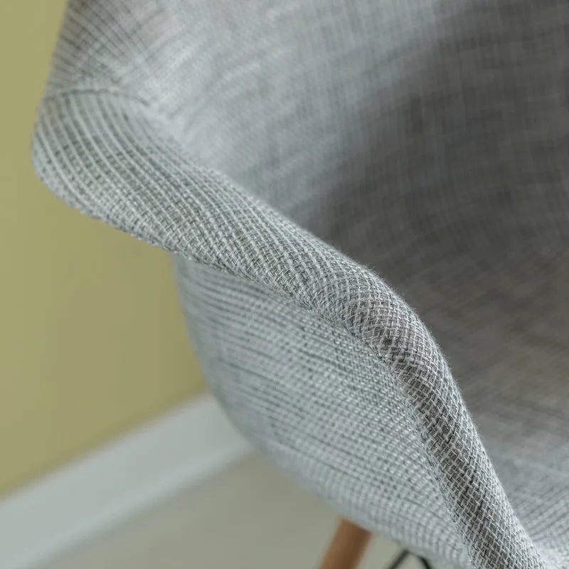 Fauteuil rembourré de style Mid-Century Modern avec pieds en bois de hêtre