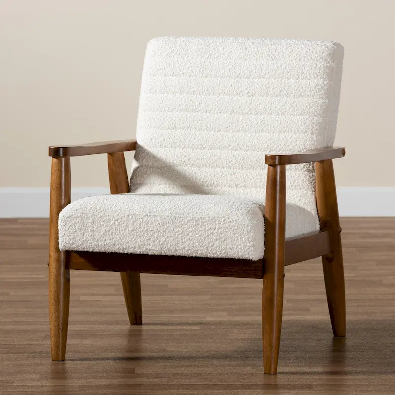 Fauteuil en tissu bouclette crème et bois de noyer de style milieu de siècle